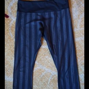 Lululemon Wunder Under workout crops leggings 10